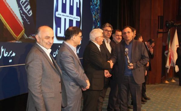 دریافت لوح تقدیر و تندیس بیست و سومین جشنواره تولید ملى-افتخار ملى